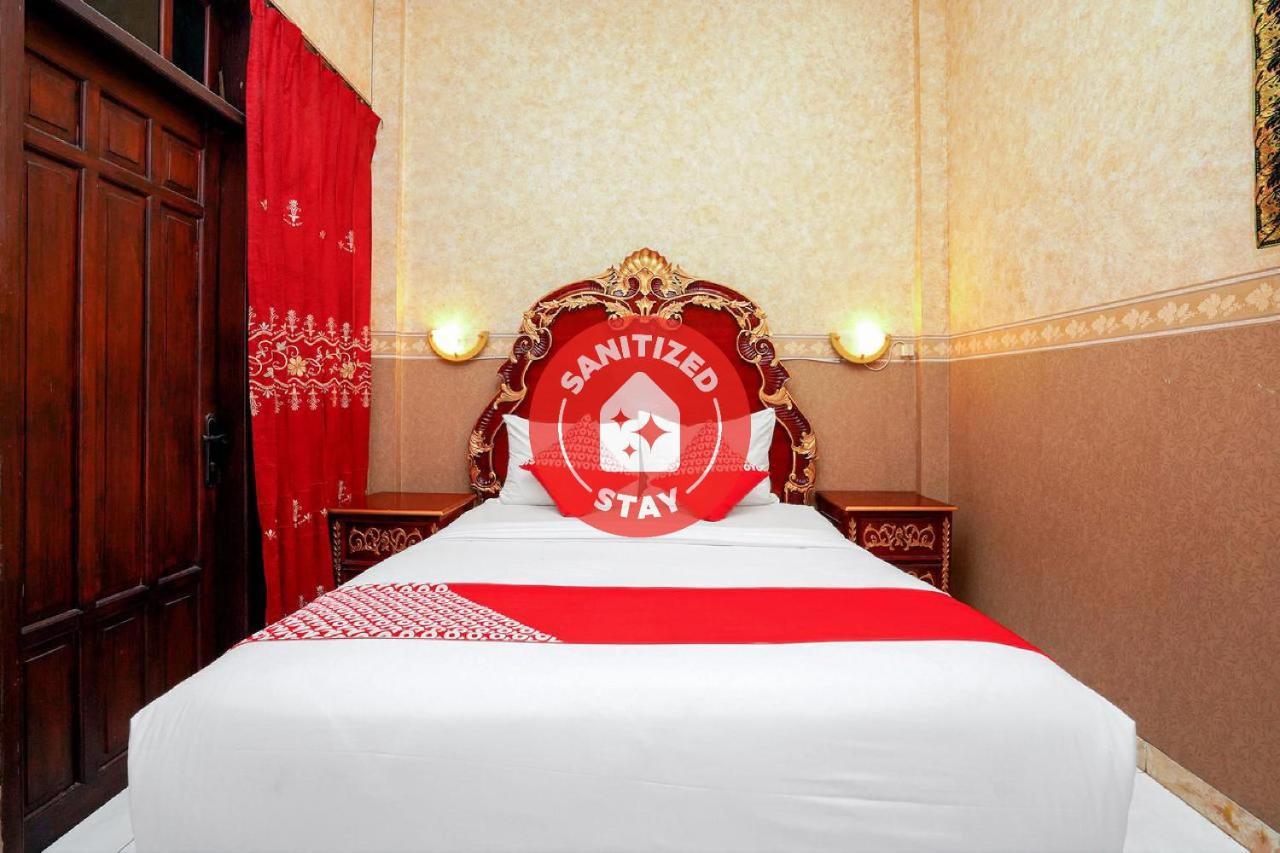 Oyo 231 Hotel Andita Syariah Сурабая Екстер'єр фото