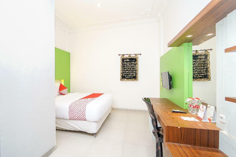 Oyo 231 Hotel Andita Syariah Сурабая Екстер'єр фото
