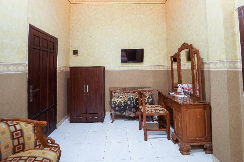 Oyo 231 Hotel Andita Syariah Сурабая Екстер'єр фото