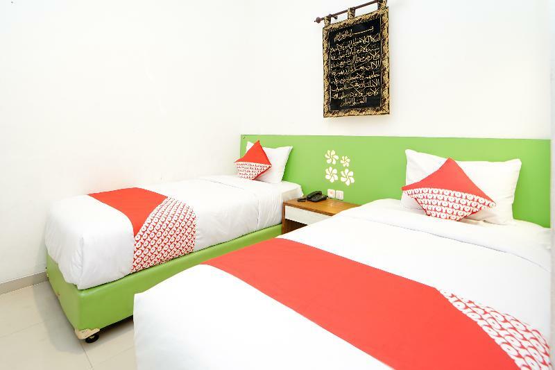 Oyo 231 Hotel Andita Syariah Сурабая Екстер'єр фото