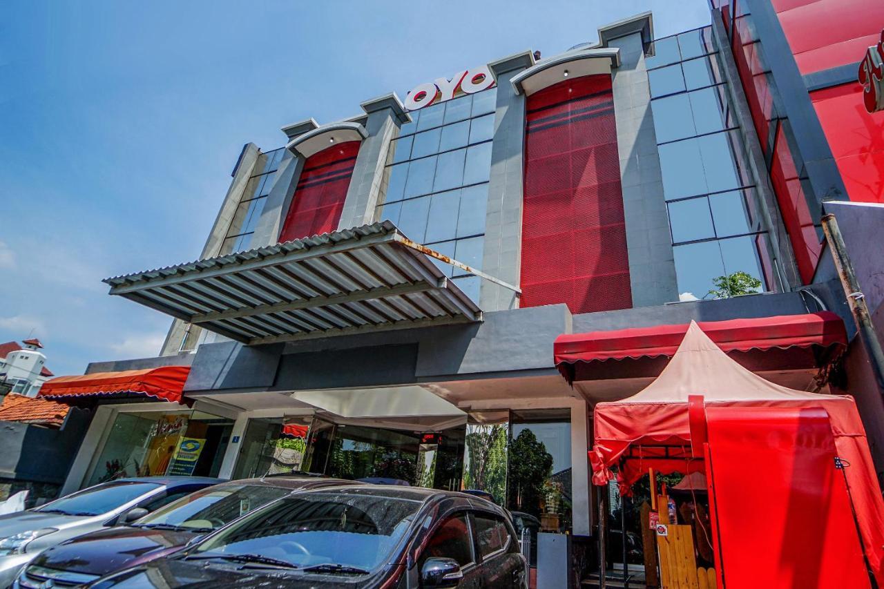 Oyo 231 Hotel Andita Syariah Сурабая Екстер'єр фото
