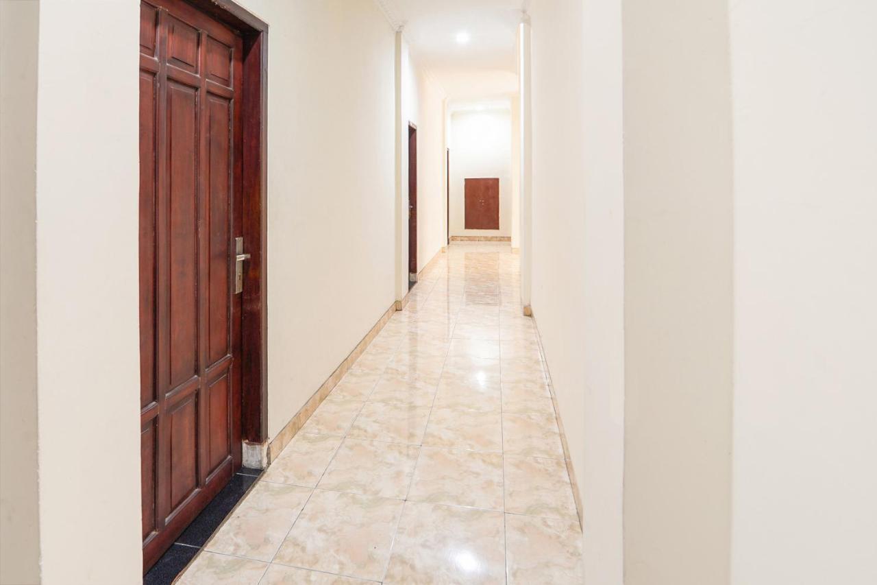 Oyo 231 Hotel Andita Syariah Сурабая Екстер'єр фото