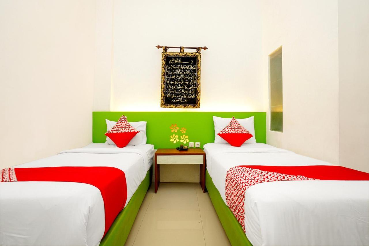 Oyo 231 Hotel Andita Syariah Сурабая Екстер'єр фото