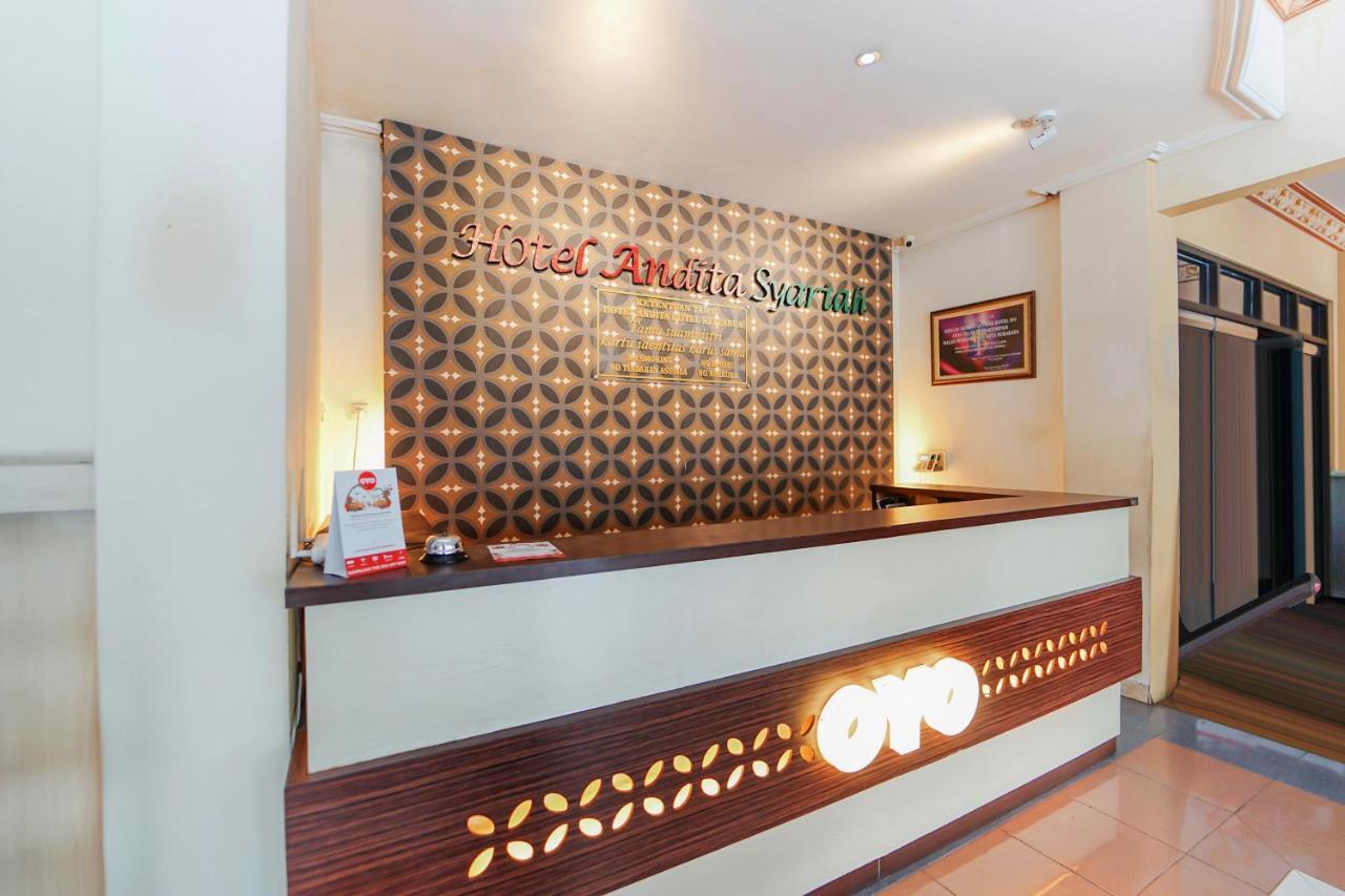 Oyo 231 Hotel Andita Syariah Сурабая Екстер'єр фото