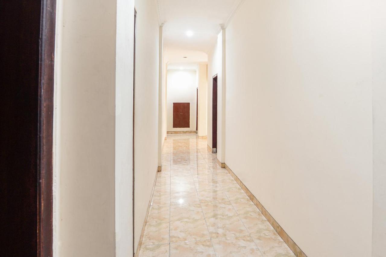 Oyo 231 Hotel Andita Syariah Сурабая Екстер'єр фото