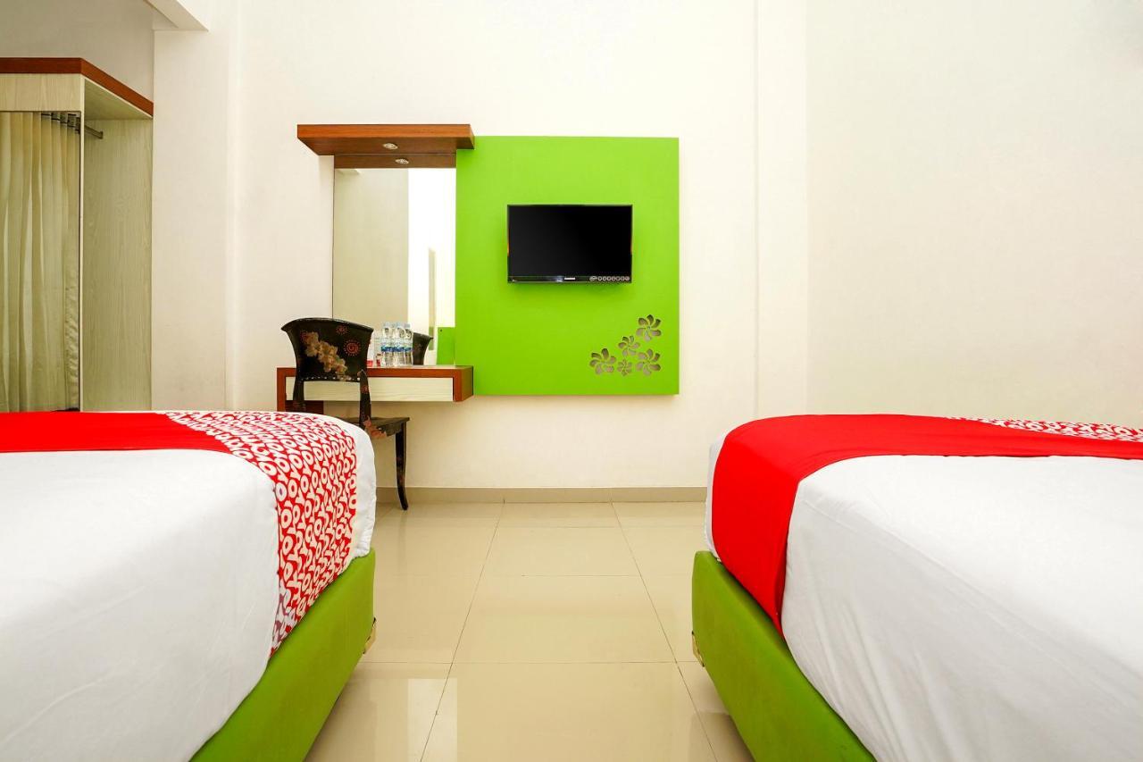 Oyo 231 Hotel Andita Syariah Сурабая Екстер'єр фото