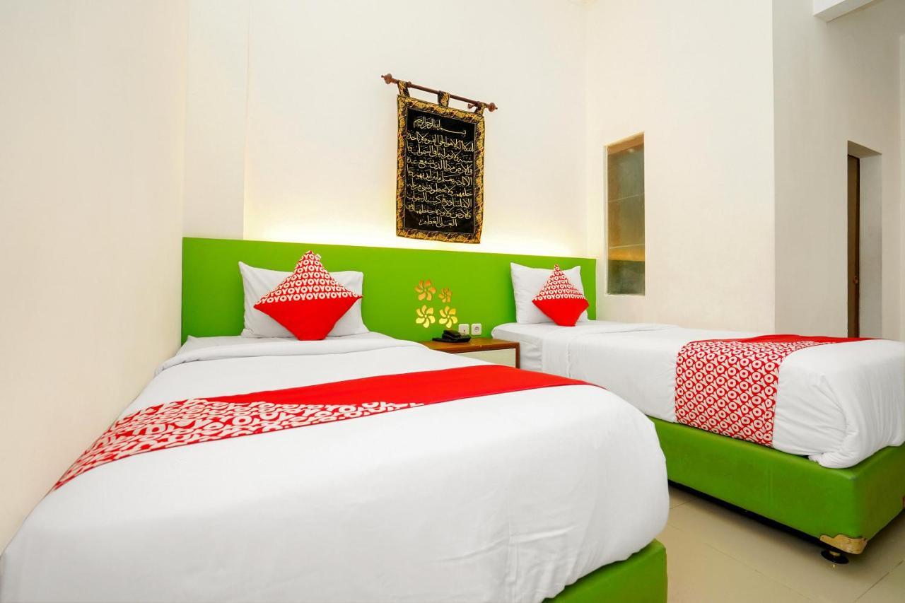 Oyo 231 Hotel Andita Syariah Сурабая Екстер'єр фото