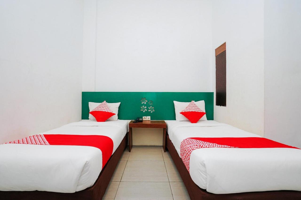 Oyo 231 Hotel Andita Syariah Сурабая Екстер'єр фото