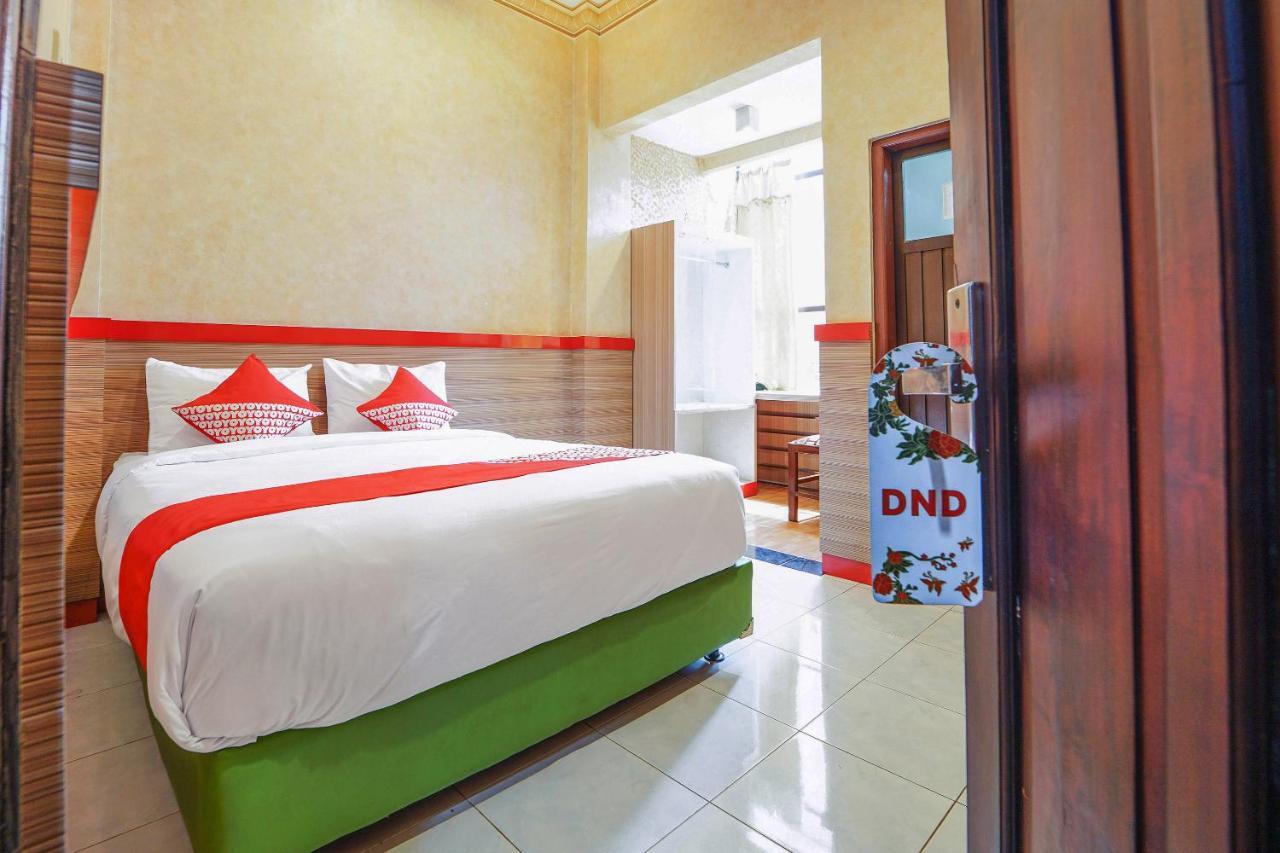 Oyo 231 Hotel Andita Syariah Сурабая Екстер'єр фото
