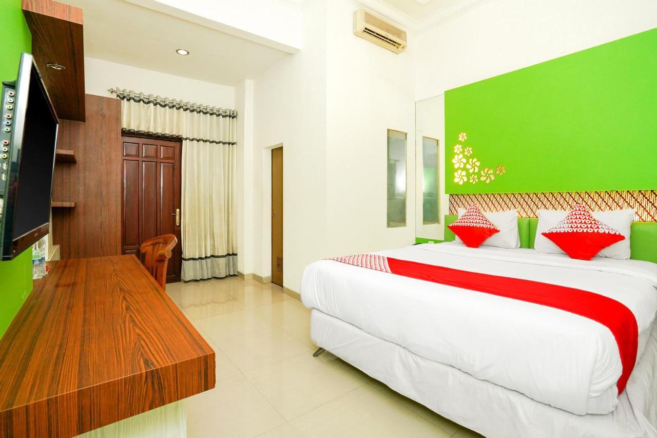 Oyo 231 Hotel Andita Syariah Сурабая Екстер'єр фото