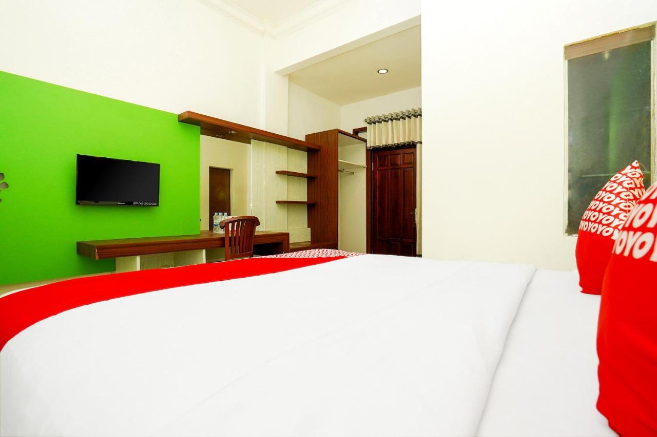 Oyo 231 Hotel Andita Syariah Сурабая Екстер'єр фото