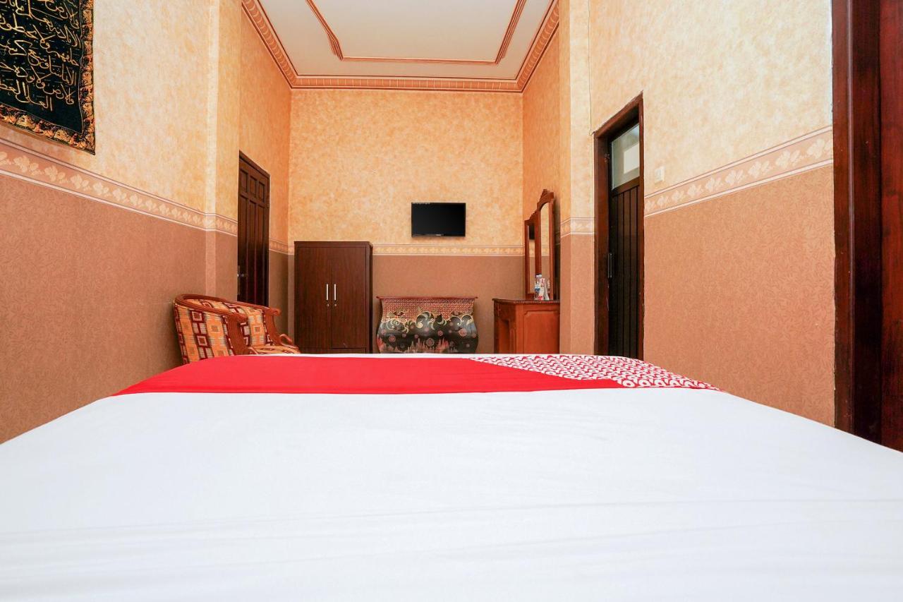 Oyo 231 Hotel Andita Syariah Сурабая Екстер'єр фото