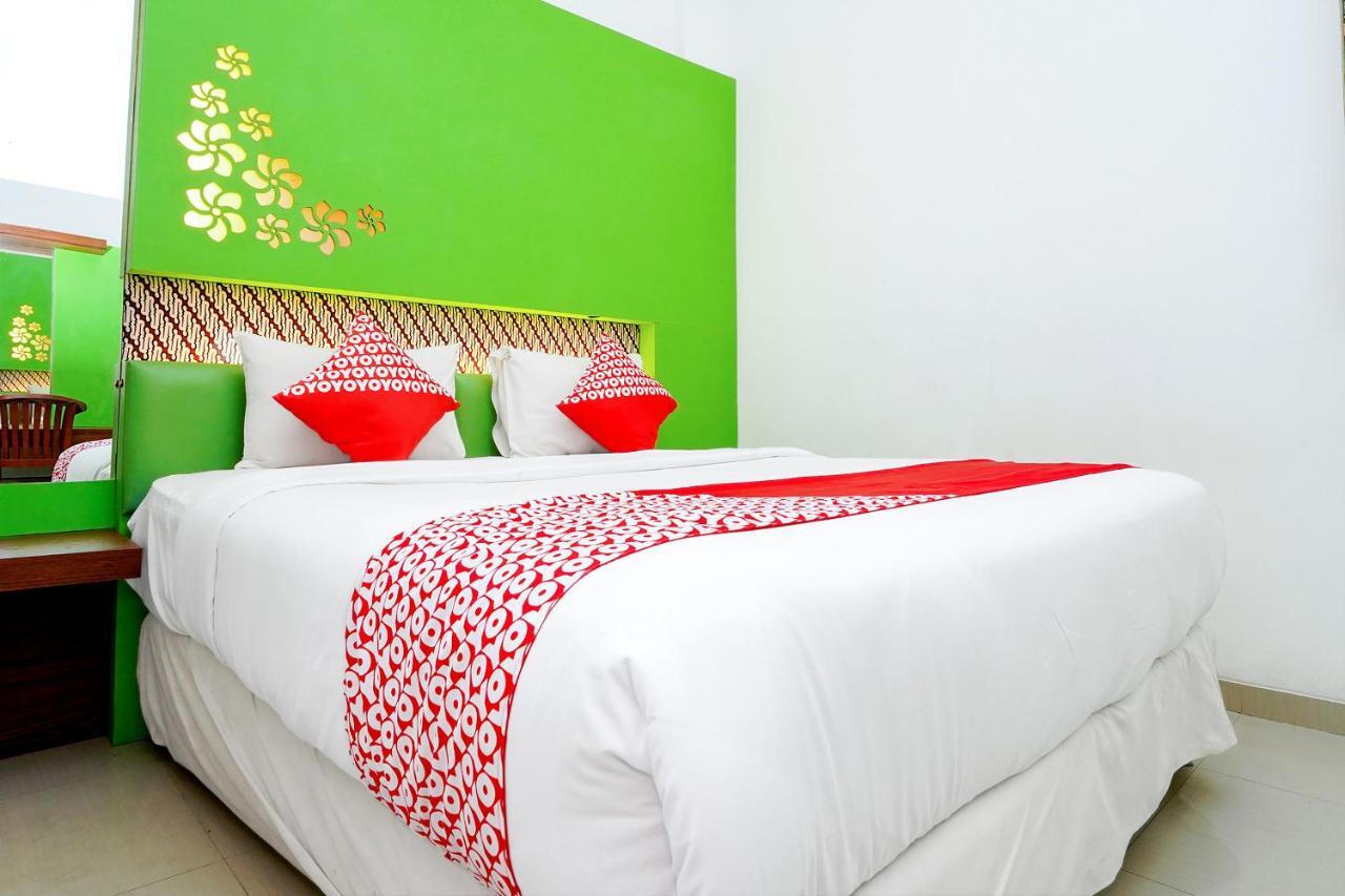 Oyo 231 Hotel Andita Syariah Сурабая Екстер'єр фото